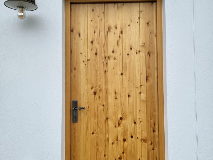 Schlichte Eingangstür